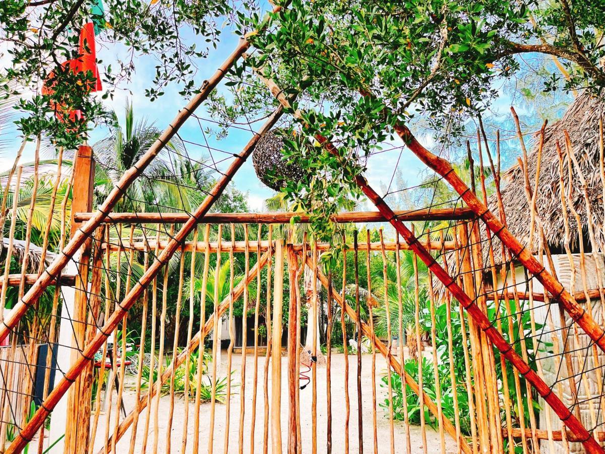 La Aldea Holbox Cabanas Y Camping Bagian luar foto